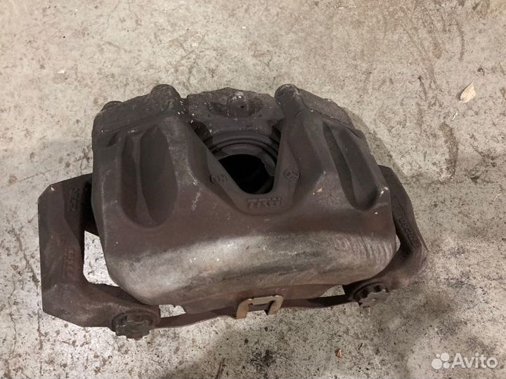 Суппорт передний левый Mercedes-Benz E-Class W212