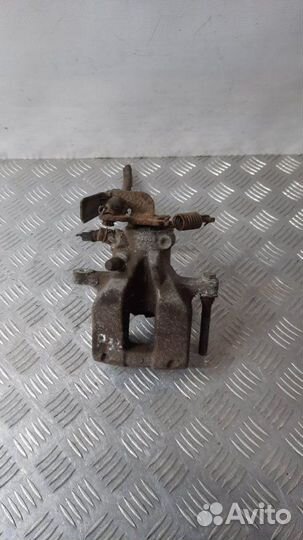 Суппорт тормозной задний левый Toyota Avensis