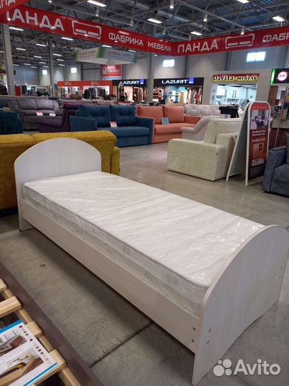 Кровать с матрасом новая