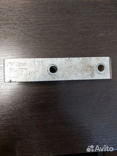 Кронштейн стабилизатора Volkswagen Touareg 1 4.2