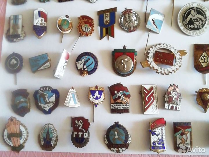 Значки спортивные, цены разные