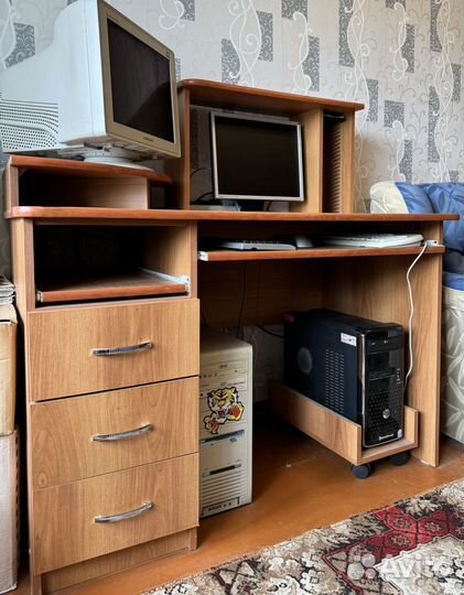 Компьютерный стол