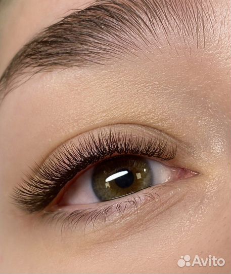 Мастер по наращиванию ресниц