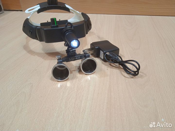 Налобный осветитель с бинокулярами