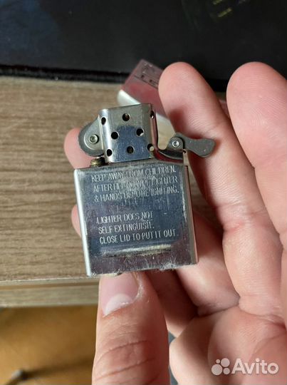 Продам зажигалку Zippo