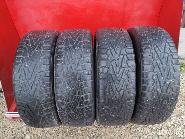 Pirelli Ice Zero 215/65 R17