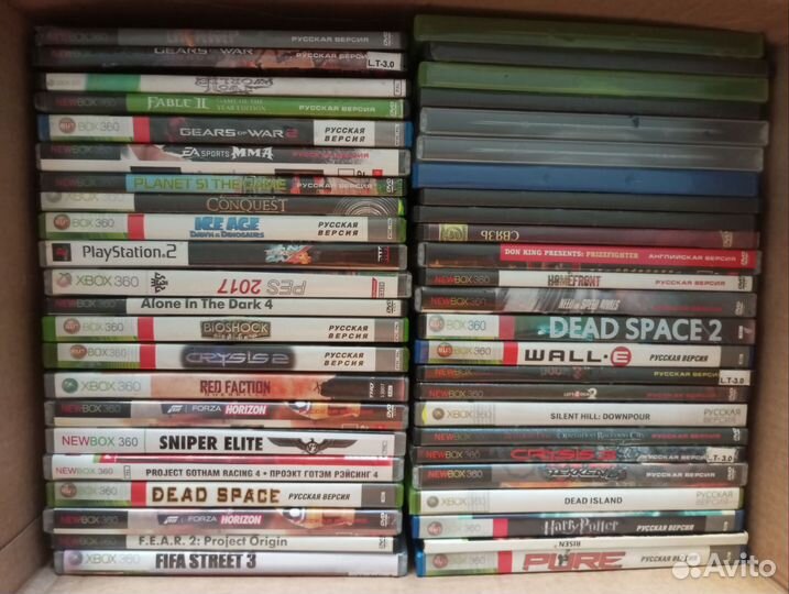 Пустые коробки Xbox360 и полиграфия