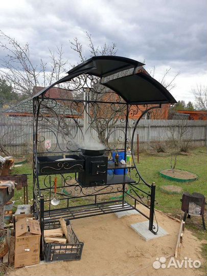 Дачный мангал с крышей