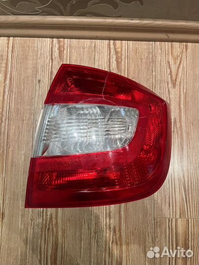 Правый задний фонарь skoda rapid(оригинал)