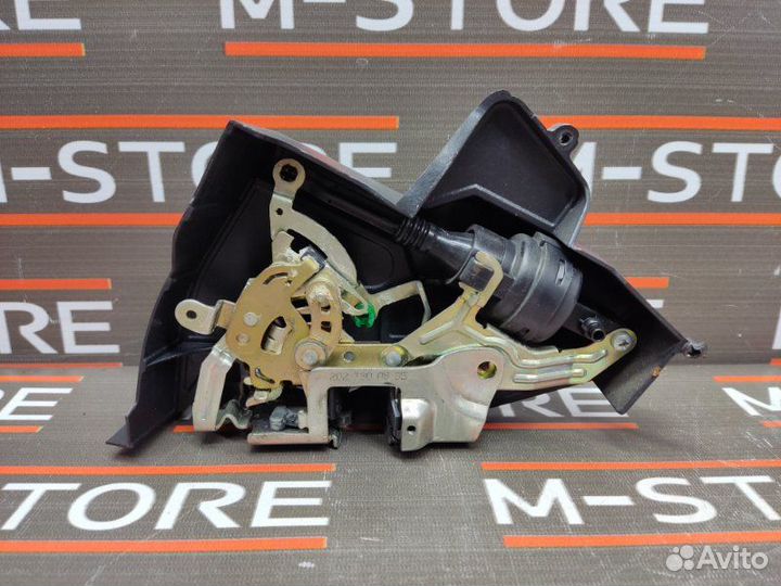 Замок двери задний левый Mercedes-Benz E-Class