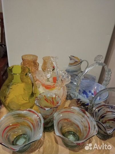 Гутное стекло вазочки 3шт, кувшины 2шт