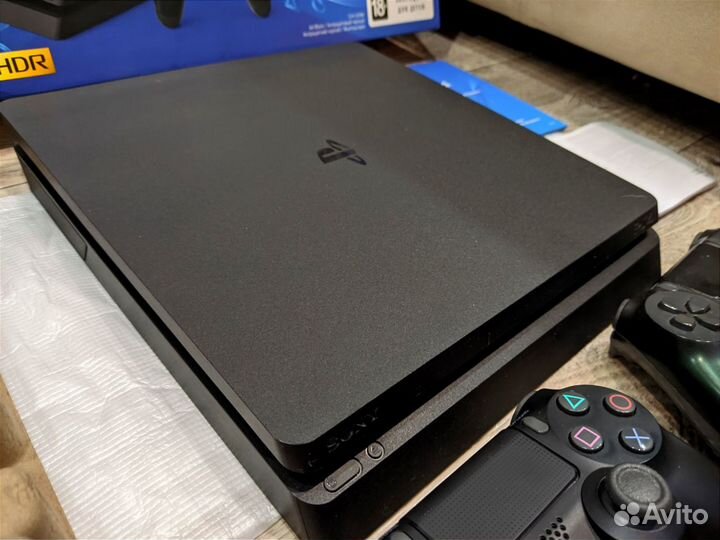 PS4 Slim 1TB + 2 джойстика + игры