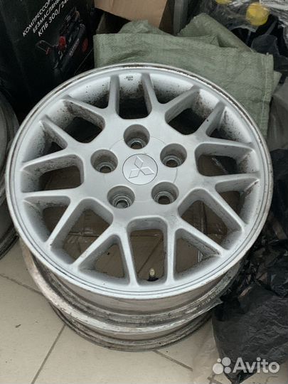 Литые диски mitsubishi r15 5x114,3 et46 dia 67.1