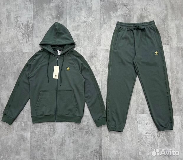 Спортивный костюм adidas