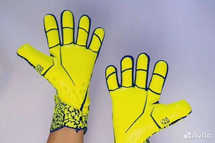 Вратарские перчатки и спрей новые высокое качество