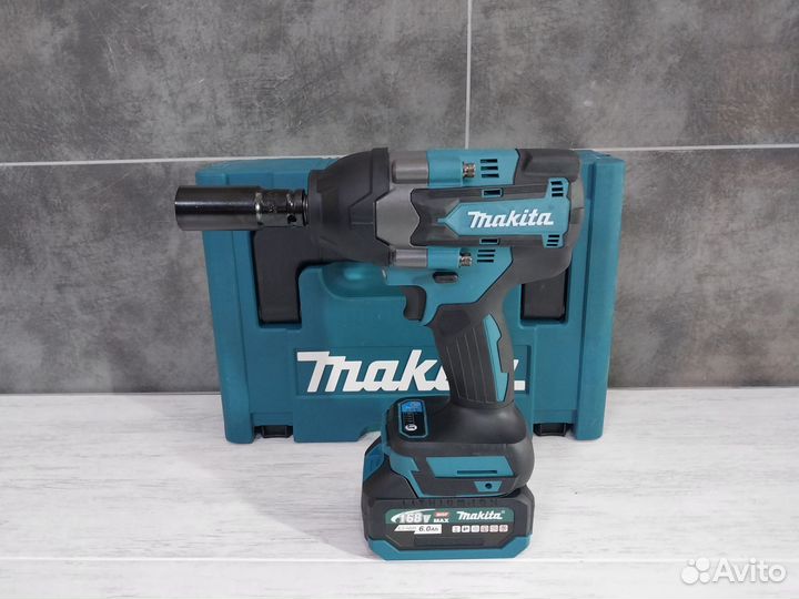 Аккумуляторный бесщеточный гайковерт Makita 800N.m