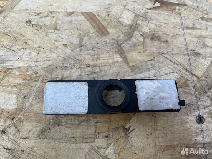 Кронштейн парктроника левый LADA X-Ray