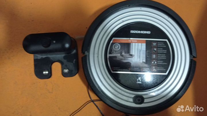Робот пылесос Redmond RV-R300
