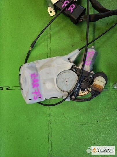 Механизм открывания двери задний правый toyota NOA