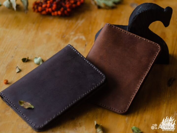 Кожаная обложка на паспорт ручной работы