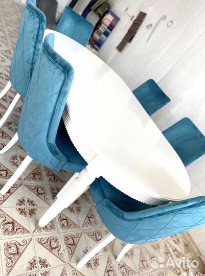 Столы и стулья