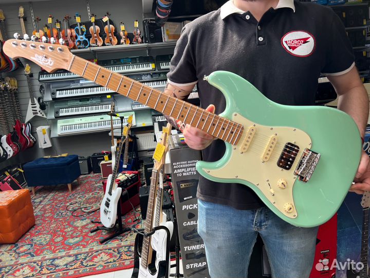 Электрогитара леворукая стратокастер