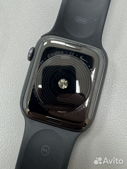 Часы apple watch se 44 mm nike