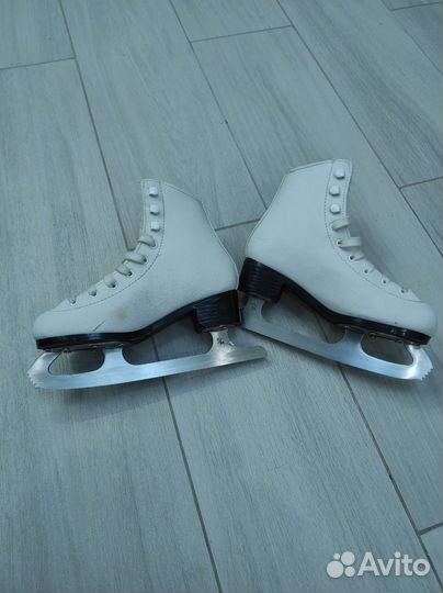 Коньки фигурные 33-34 р-р