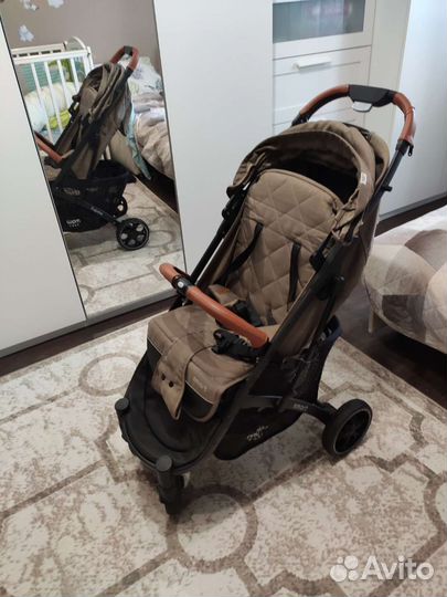 Прогулочная коляска mowbaby