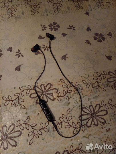 Продам bluetooth наушники
