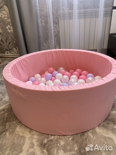 Сухой бассейн с шариками