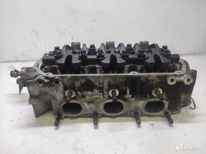 Головка блока цилиндров правая Mitsubishi Diamante