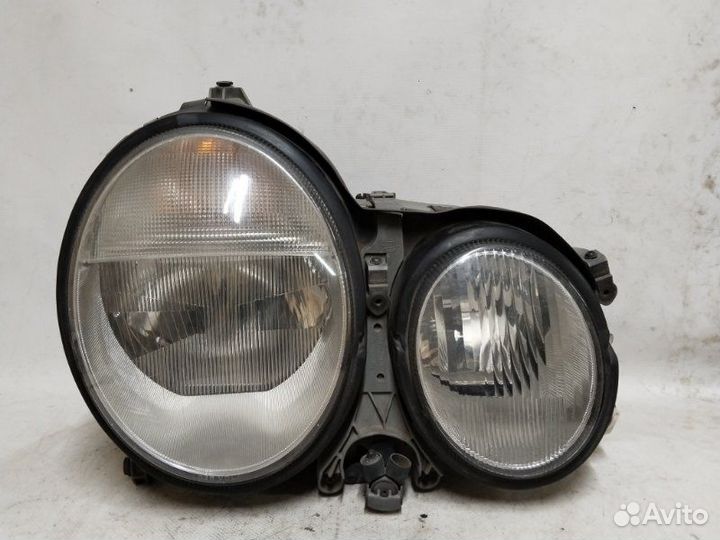 Фара передняя правая Mercedes E W210 2002