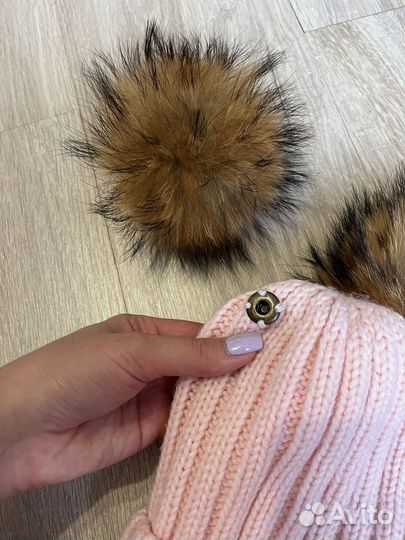 Шапка и шарф с натуральным мехом енота