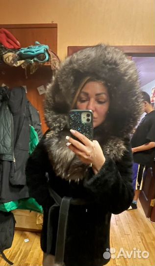 Мутоновая шуба с капюшоном чернобурки