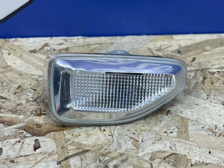 Повторитель поворота передний правый Renault