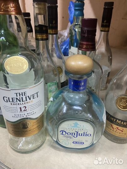 Бутылки от коньяка и виски