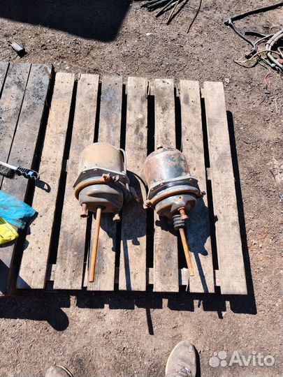 Энергоаккумулятор Volvo F12 задний