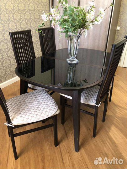 Кухонный стол и стулья
