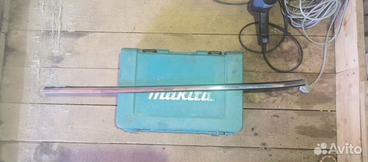 Молдинг стекла передний правый Tiida C13