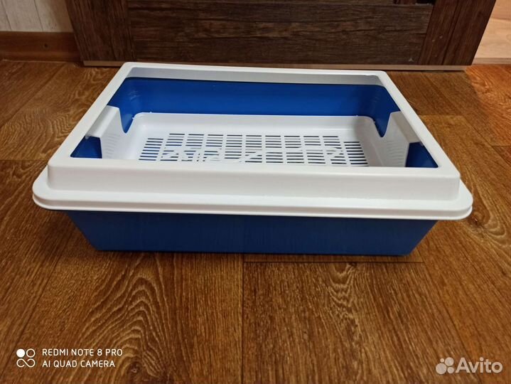 Шлейка и лоток для кошки или маленькой собачки