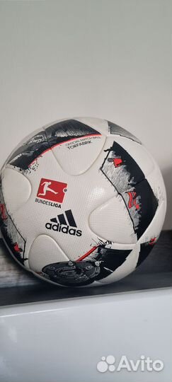 Футбольный мяч adidas