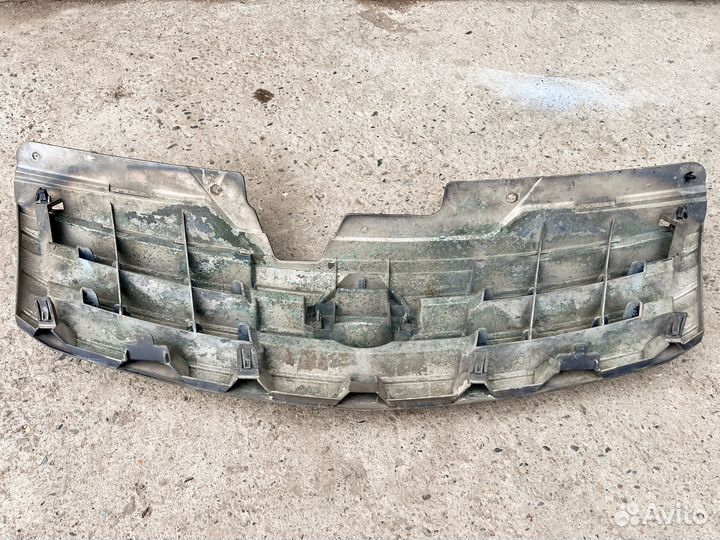 Решетка радиатора Ниссан Альмера g15 оригинал