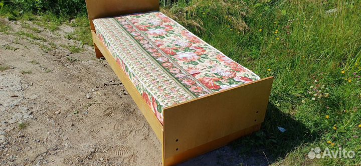 Односпальная кровать