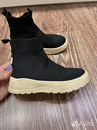 Кроссовки zara