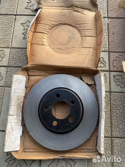 Диски тормозные передние Chrysler 300c raybestos