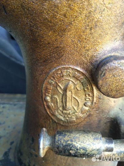 Швейная машина зингер