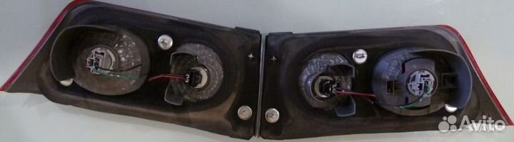 Фонари задние в крышку багажника