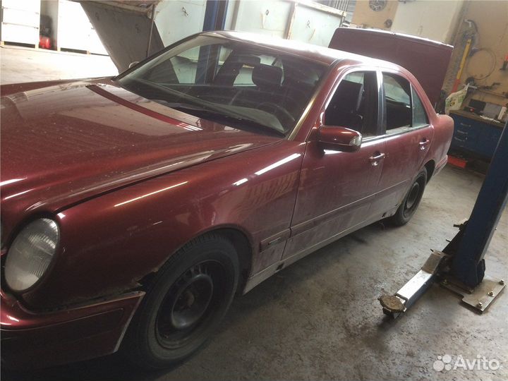 Разбор на запчасти Mercedes E W210