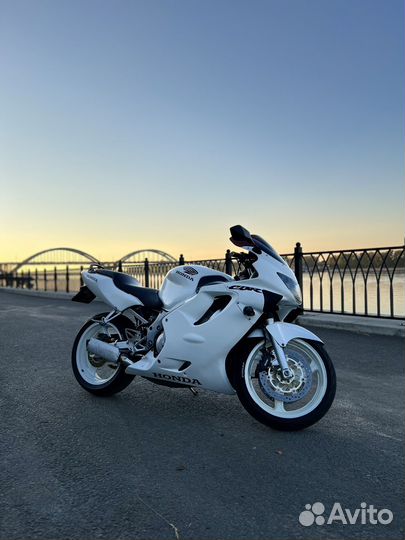 Honda cbr f4